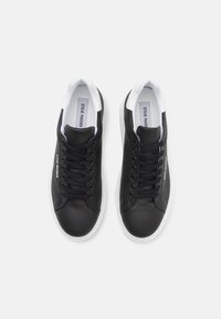 Steve Madden FYNNER - Tenisice - black/white