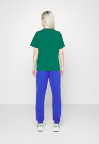 adidas Originals REGULAR PANTS - Joggebukse - semi lucid blue