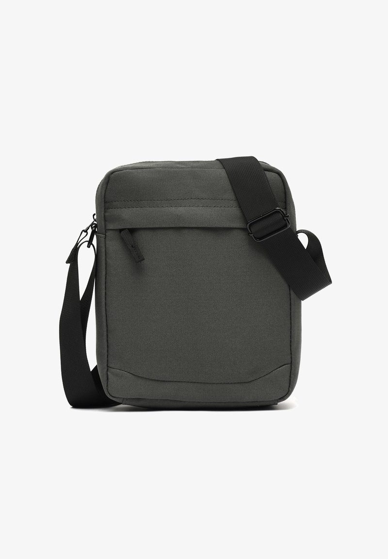 Borsa a tracolla diagonale in tessuto grigio, di forma rettangolare, con tracolla nera regolabile, tasca anteriore con zip e dettagli cuciti per una maggiore durata.