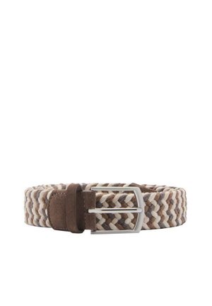 Ceinture tissée dans des tons marron, beige et crème, avec un accent en suède marron et une boucle en métal de forme rectangulaire.