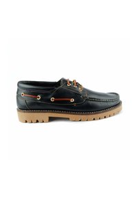 Zapato de barco de cuero negro con puntera redondeada, cordones marrones, ojales de metal y suela de goma beige con un diseño de banda.