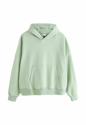 Gaiši zaļš pulovers ar kapuci, priekšpusē kanguuru kabata, garām piedurknēm, ribotām aprocēm un apakšmalu, attēlots uz balta fona.