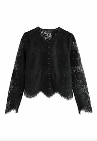 Sort spids cardigan med lange ærmer, en bølget kant og en række sorte knapper på fronten. Indviklet spidstekstur over hele. 