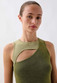 Scalpers Top - khaki