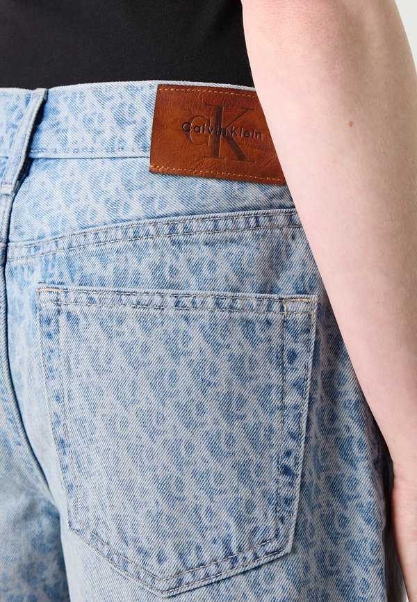 90S FIT - Shorts - light denim2