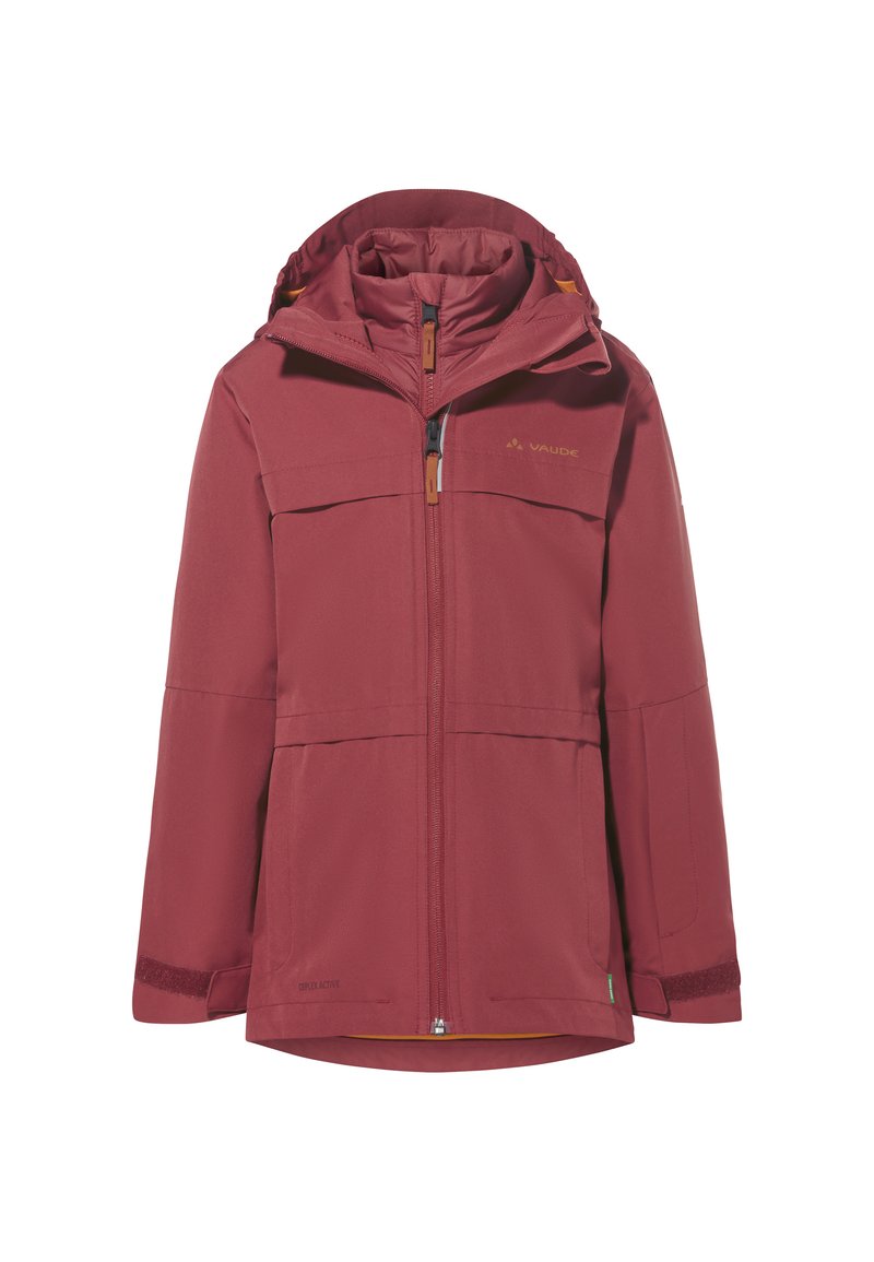 Veste imperméable bordeaux avec capuche, fermeture éclair à l'avant, deux poches poitrine et poignets ajustables. Présente une texture lisse et durable.