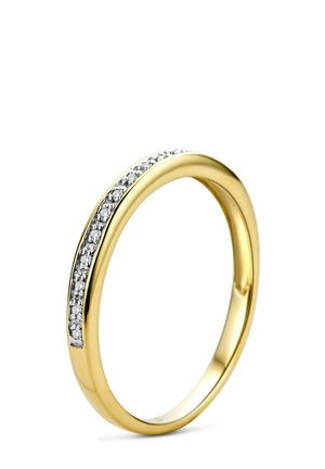 Goldring mit glatter Oberfläche und einer Reihe kleiner klarer Steine, die entlang der oberen Kante eingesetzt sind und einen dezenten Glanz erzeugen.