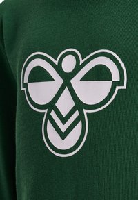 Hummel HMLMINI CREW BEE SET - Träningsset - dark green