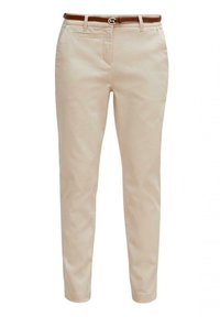 Beige Baumwollhosen mit schmaler Passform, seitlichen Taschen und einem braunen Ledergürtel. Glatte Textur, gerade Beine und keine sichtbaren Muster.