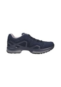 Scarpa sportiva da uomo in navy con tomaia in tessuto, suola in gomma e accenti a contrasto. Presenta un design con lacci e un collo imbottito.
