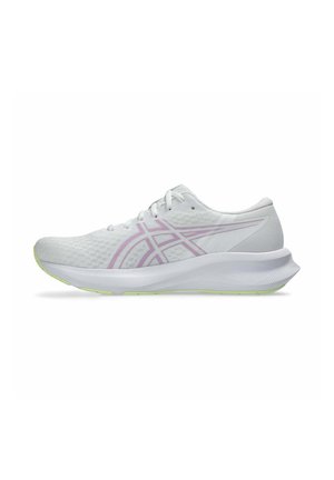 Chaussure de course blanche avec des bandes latérales rose clair et une semelle épaisse et amortissante avec des accents vert clair sur la semelle extérieure.
