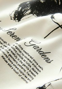 T-shirt print - ecru floral