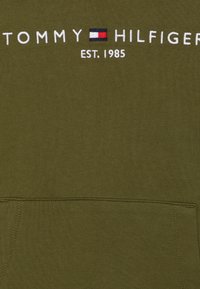 Tommy Hilfiger ESSENTIAL - Jersey con capucha - putting green