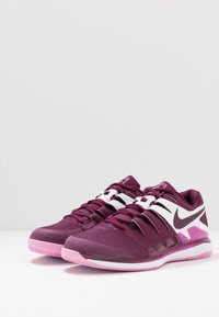 Nike Performance Tenisové boty na všechny povrchy - bordeaux