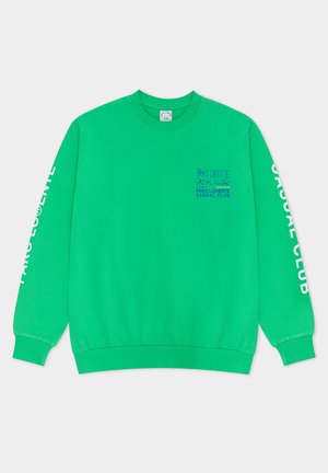 Zielony sweatshirt z długimi rękawami, okrągłym dekoltem i ściągaczami przy mankietach. Posiada nadrukowany tekst w niebieskim i białym na przodzie i rękawach. Wykonany z materiału bawełnianego.