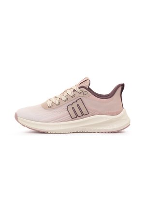 Chaussure de sport rose clair avec une tige en mesh texturé, une semelle intermédiaire blanche, des accents violets et un détail de logo sur le côté. Design à lacets, silhouette basse profil.