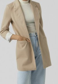 Vero Moda Blejzr - light brown