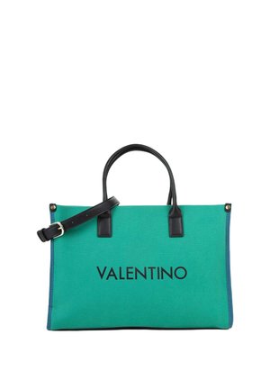 Sac fourre-tout vert avec poignées noires et bandoulière ajustable, arborant le logo Valentino en texte noir sur le devant.