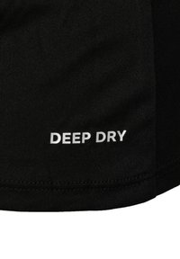 Pantaloni sportivi neri con una texture liscia e un'etichetta riflettente bianca "DEEP DRY" sul lato sinistro in basso.