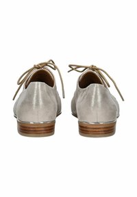 Scarpe in pelle grigia con una superficie liscia, parte posteriore arrotondata e una leggera lucentezza. Il design è completato da un tacco impilato marrone e da lacci di un marrone chiaro.