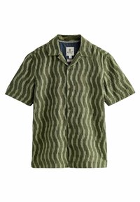 Chemise à manches courtes vert olive avec des boutons, présentant un motif à rayures verticales beige ondulées et un col campagnard.