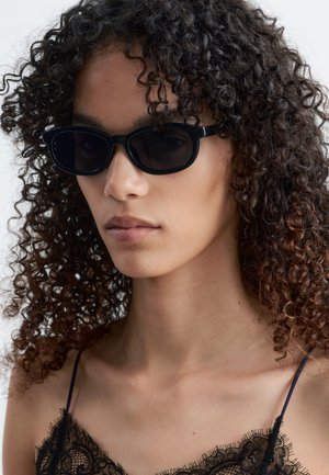& OTHER STORIES, & OTHER STORIES NARROW RECTANGLE SUNGLASSES - Lunettes de soleil - black
