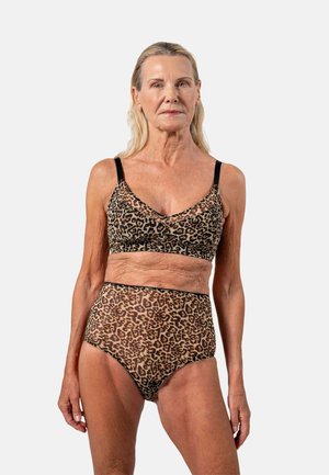 Luipaardprint bralette met dunne zwarte bandjes, gecombineerd met bijpassende hooggesneden slipje. Transparante stof met een gladde textuur en elastische banden.