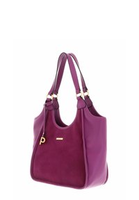 Lila Wildleder-Tote mit glatten Lederakzenten, ausgestattet mit doppelten Schultergurten, goldenen Beschlägen und einem Logo-Plakettendetail.