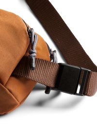Bellroy VENTURE READY SLING  - Sac banane - bronze