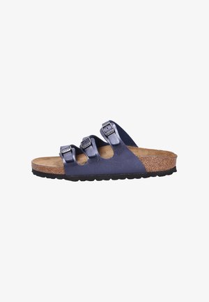 Marineblauwe slipper met drie verstelbare gespen, kurken voetbed en gestructureerde rubberen zool. Gladde synthetische bovenkant met een glanzende afwerking.