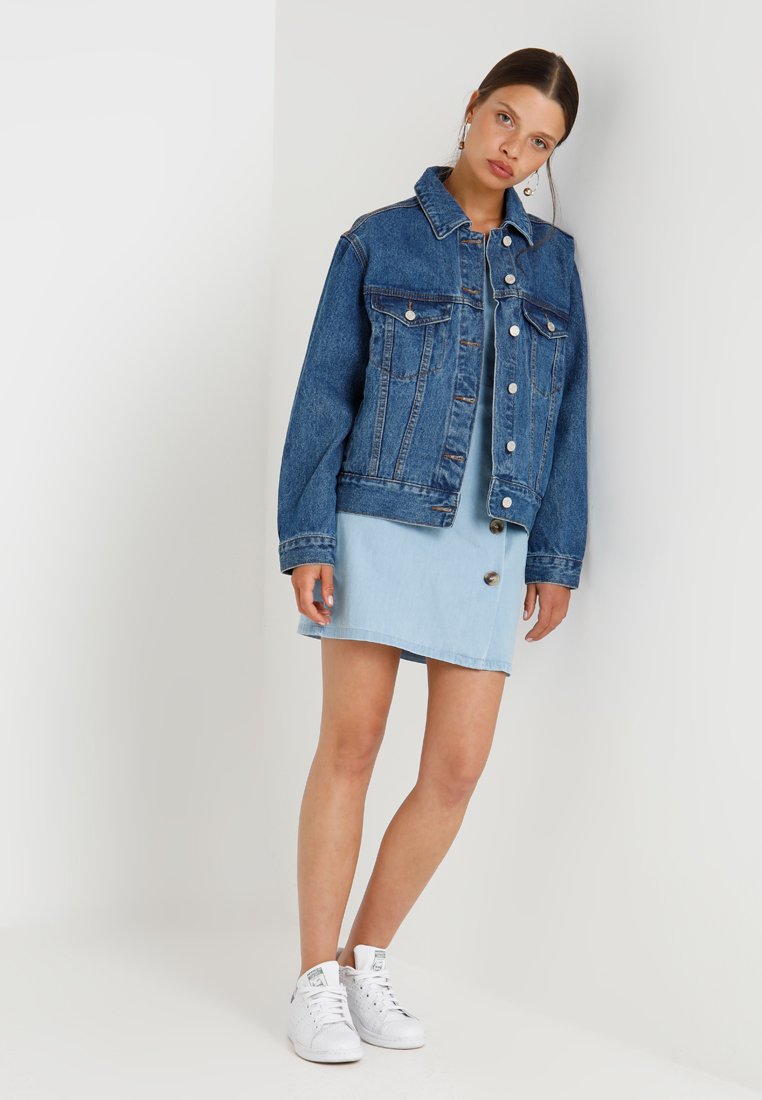 Missguided Petite OVERSIZED JACKET Jeansjakke blue Missguided Petite Jeansjakke - stonewash