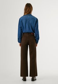 Pepe Jeans LEXA - Vaqueros rectos - chocolate brown
