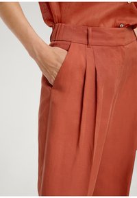s.Oliver BLACK LABEL Broek - terrakotta