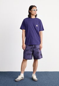 Carhartt WIP POCKET - Basic póló - aura