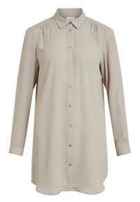 Camicia a maniche lunghe beige chiaro con colletto, chiusura a bottoni frontale e sottili pieghe sulle spalle. Tessuto liscio e orlo arrotondato.