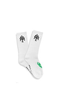 Calcetines crew blancos con textura acanalada. Logos negros en los puños y gráficos verdes cerca de los dedos. Material de mezcla de algodón.