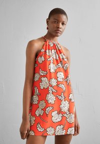 Alice + Olivia QUINN BRAIDED MINI - Freizeitkleid - landmark/rot