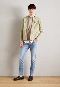 Lindbergh OVERSHIRT - Lengva striukė - olive