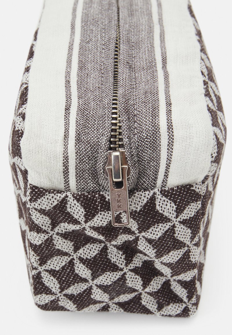Damen Handtaschen | SUMMERY Copenhagen MIO MAKE UP BAG Kosmetiktasche seal brown/braun - CD37180 Damen Handtaschen | SUMMERY Copenhagen MIO MAKE UP BAG Kosmetiktasche seal brown/braun - CD37180