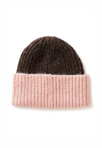Pletená čepice s tmavě hnědým vrškem a světle růžovým žebrovaným manžetou. Vyrobena z měkké tkaniny, která vykazuje strukturovaný povrch.