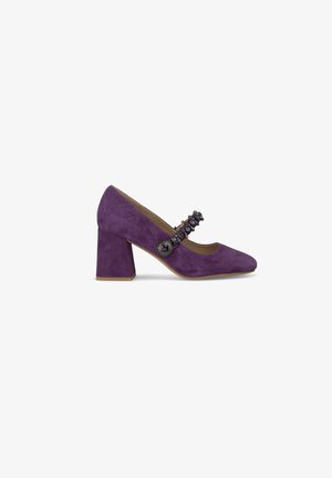 Scarpa con tacco alto in suede viola, con punta quadrata e tacco largo, dotata di una cinturino decorativo con embellishments.