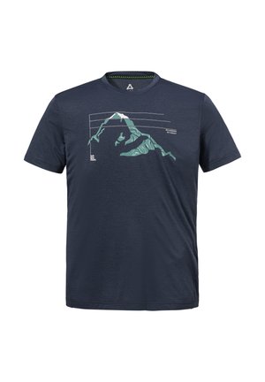 Marineblaues T-Shirt mit kurzen Ärmeln, Berggrafik und dem Text „RECHARGING MY ENERGY“ mittig auf der Vorderseite.