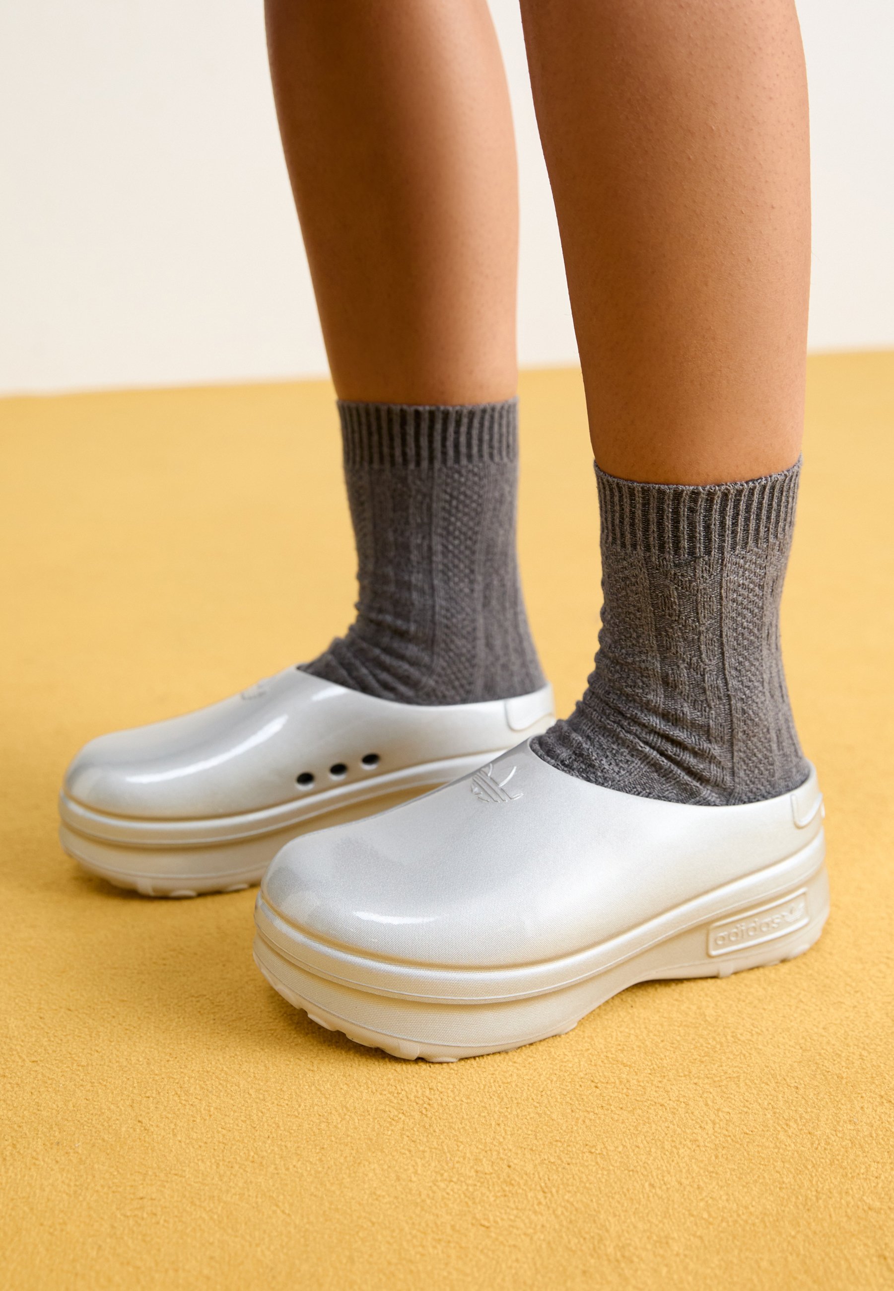 【adidas】PRIDE ADIFOM STAN MULE PV SHOES サンダル adidas Pride Adifom Stan Smith Pabllo Vittar Mules - Silver