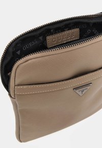 Guess MILANO  - Skulderveske - creme