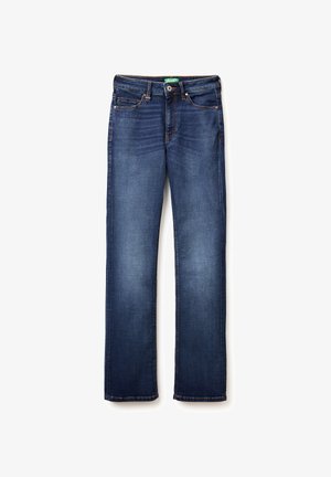 Tmavě modré džíny z denimu se s rovnými nohavicemi, středním pasem a kontrastním prošíváním na kapsách a pase.