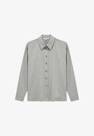 Grå skjorte med knapper, der har en klassisk krave, lange ærmer og et tekstureret stof med en glat overflade og en subtilt mønster.