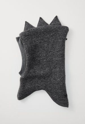 Hallikas hall balaclava, mille ülaosas on kolm teravat okast. Pehme tekstuur ja ümar kuju, loodud pea ja kaela katmiseks.