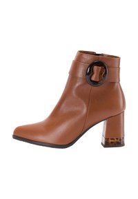 Braune Leder-Stiefeletten mit abgerundeter Spitze, breitem Knöchelriemen mit einem runden schwarzen Akzent und einem Blockabsatz mit einem Leopardenmuster.