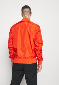 Alpha Industries Blusão aviador - atomic red