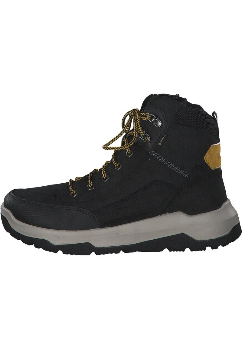 Zwarte suède wandelschoenen met grijze rubberen zool, gele accenten en metalen oogjes. Beschikt over een hoge enkel en een geperforeerd mesh paneel.